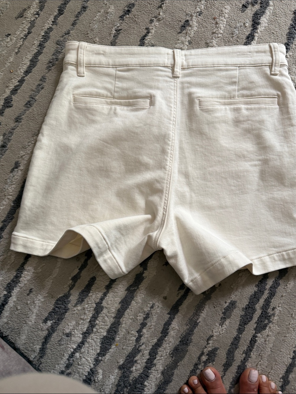 FAHERTY stretch terry patch pocket shorts in egret 28 - Picture 5 of 6